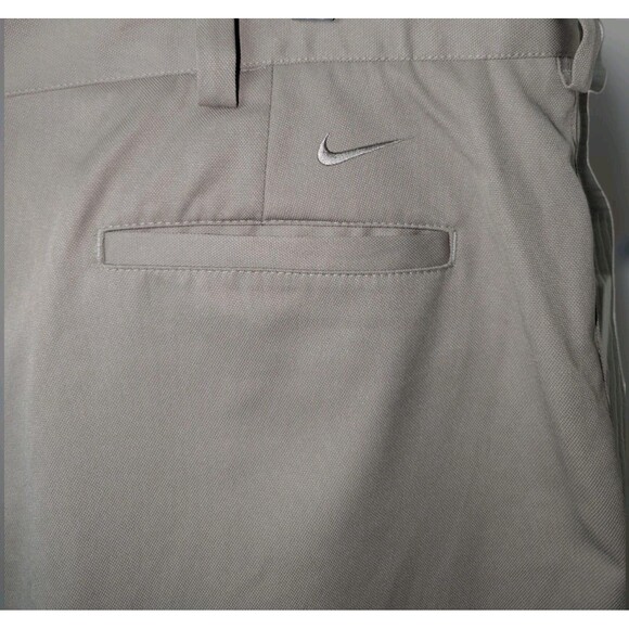 Nike Golf Shorts Mens 42 Tan Pleated Swoosh Golfing Casual Chino Beige Relaxed - Picture 4 of 7